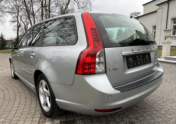 Volvo V50 cena 18900 przebieg: 227000, rok produkcji 2008 z Bobolice małe 106